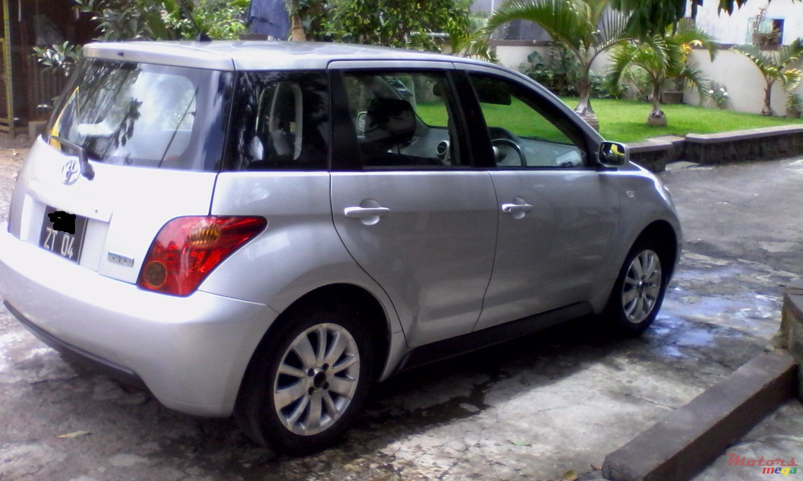 2004' Toyota photo #1