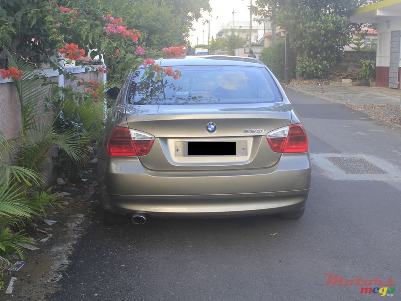 2006' BMW 3 Series 320i E90 photo #3