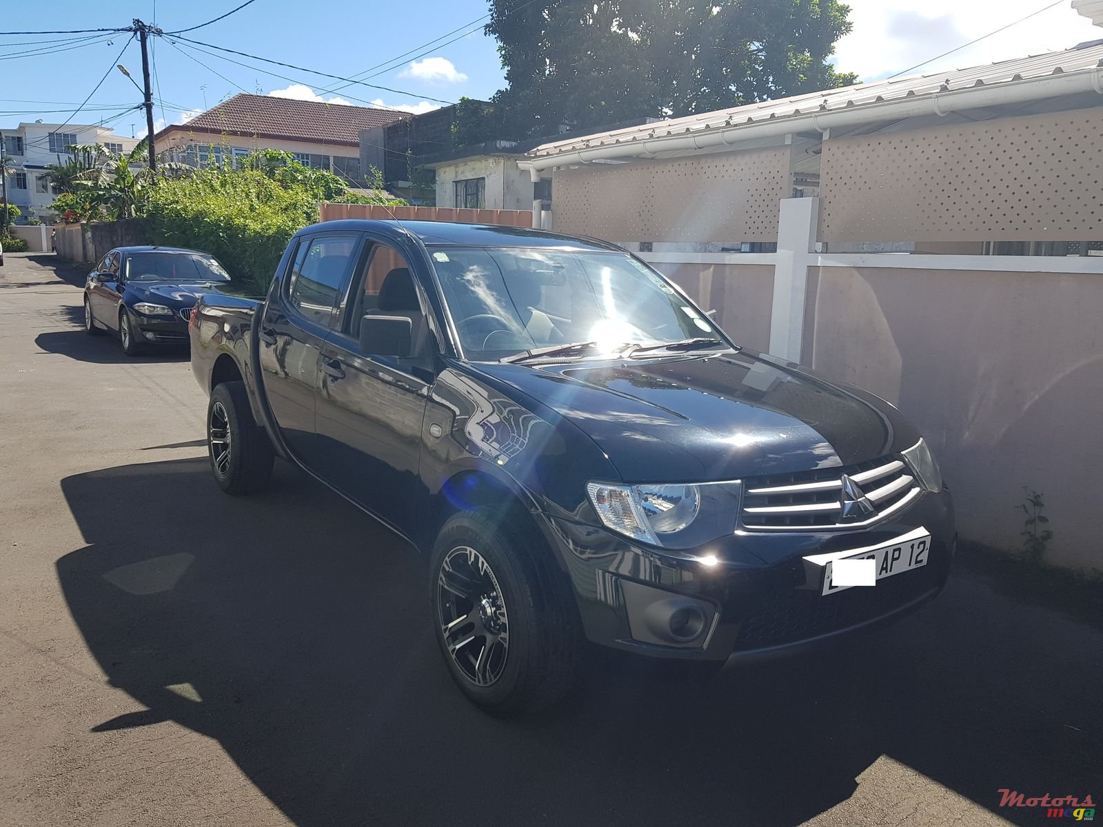 2012' Mitsubishi L200 photo #1