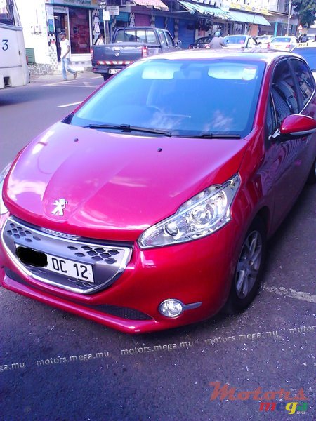 2012' Peugeot 208 photo #1