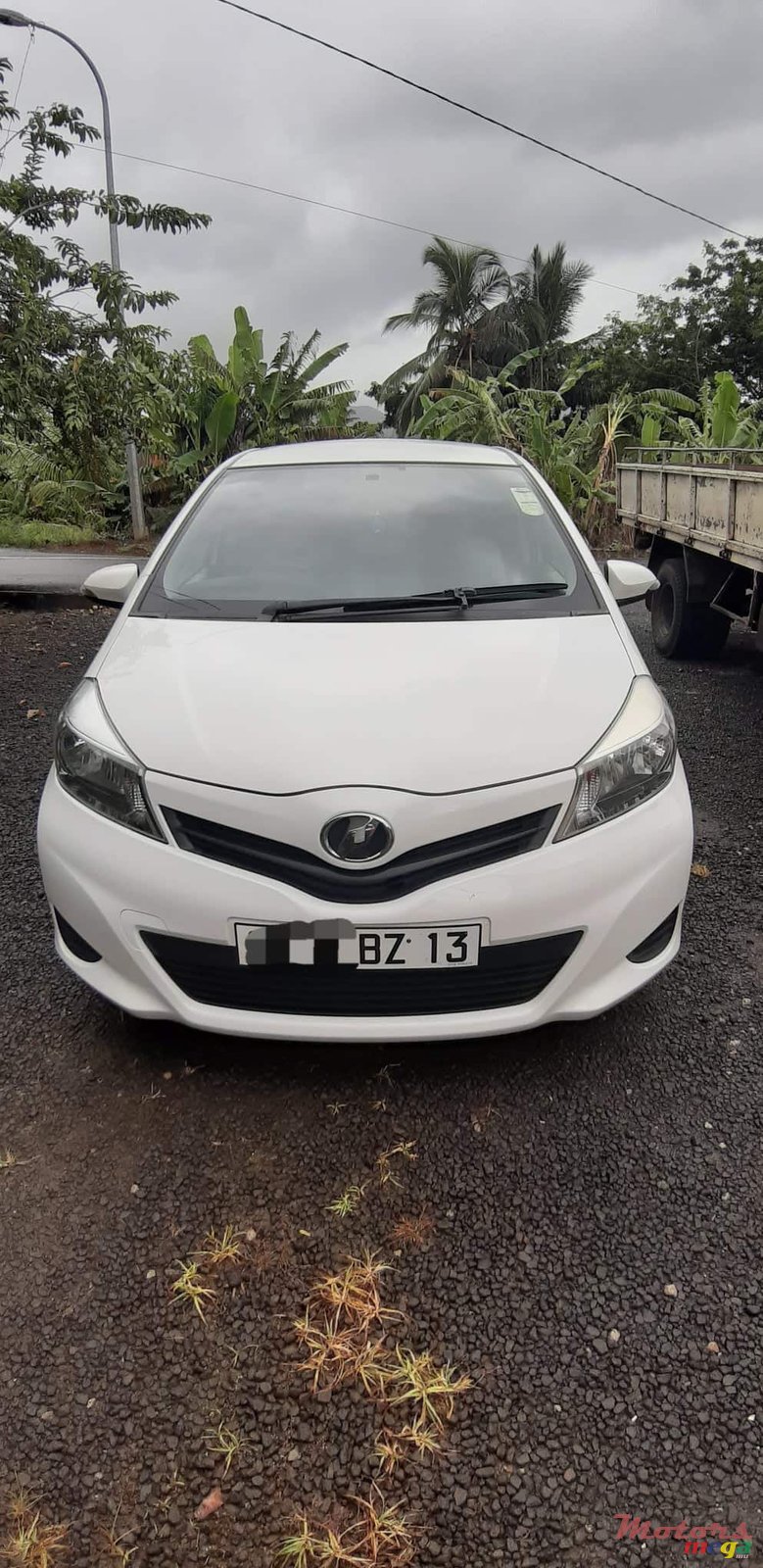 2013' Toyota Vitz photo #3