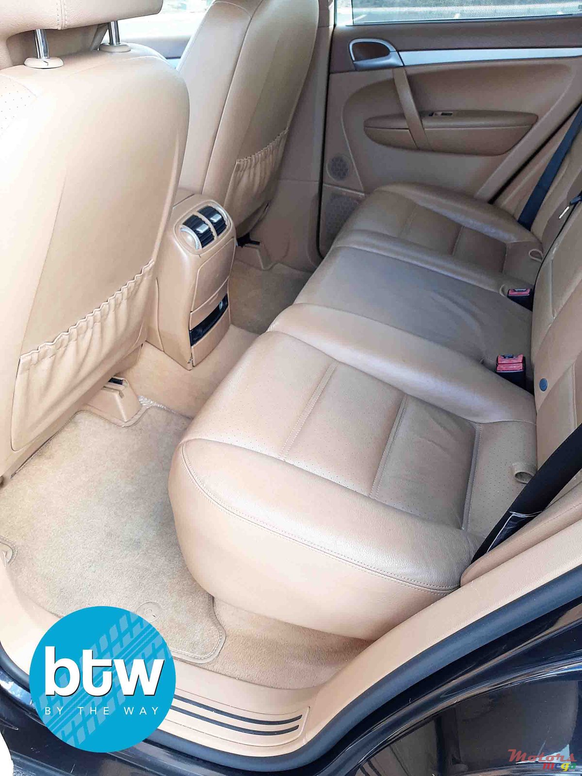 2009' Porsche Cayenne photo #4