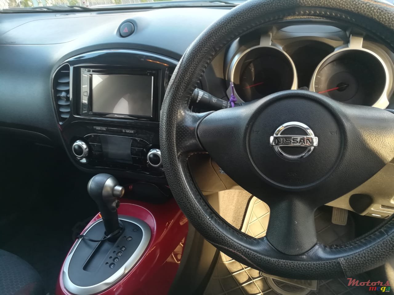 2012' Nissan Juke photo #2