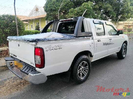 2013' Nissan Hardbody photo #2