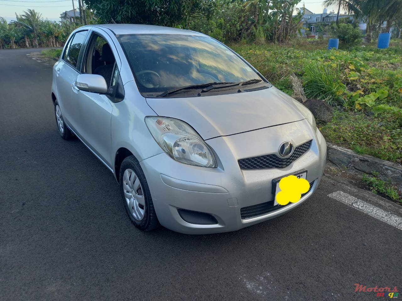 2009' Toyota Vitz photo #4