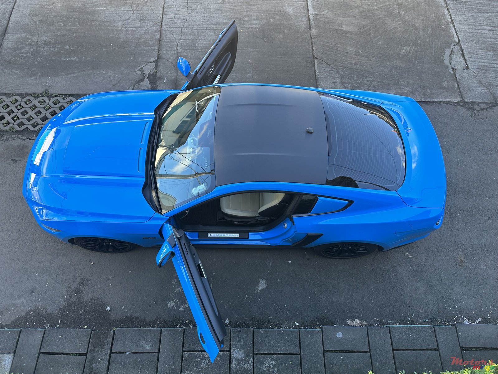 2017' Ford Mustang photo #3