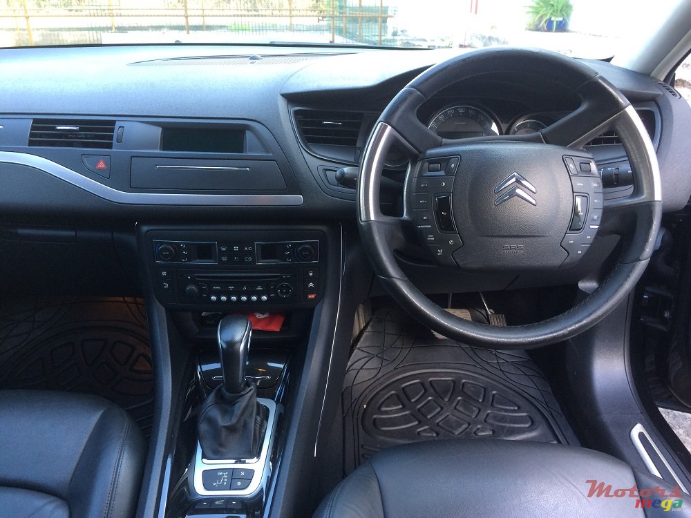 2011' Citroen C5 Exclusive photo #4