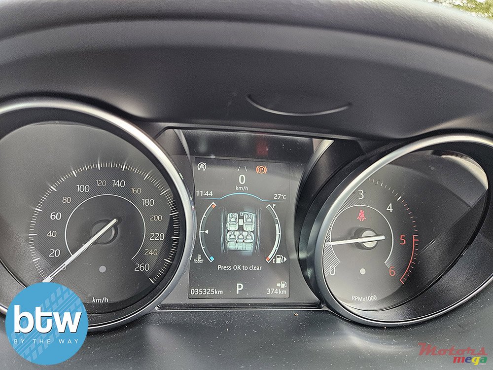 2019' Jaguar E-Pace photo #7