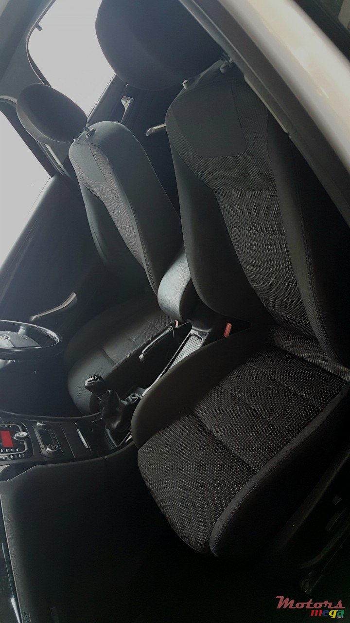 2012' Ford Mondeo photo #5