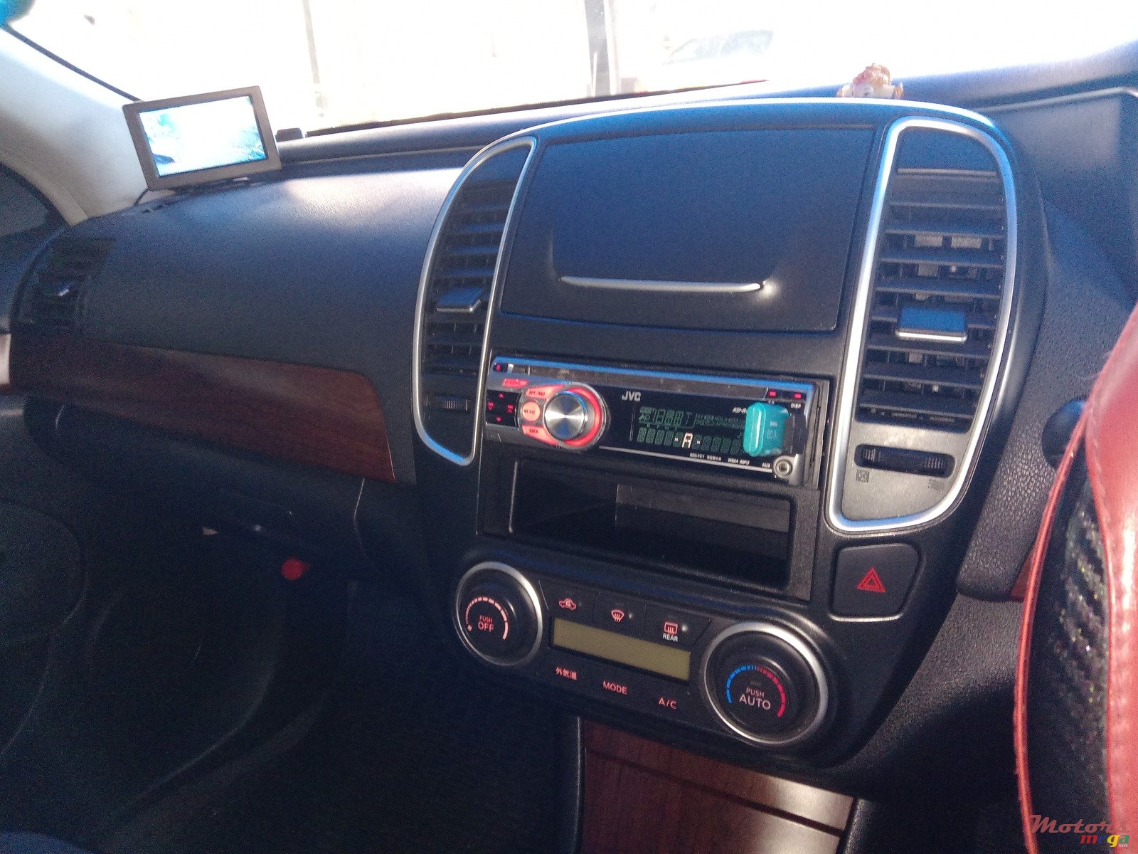 2012' Nissan Bluebird Sylphy (Ginza Motors) photo #2