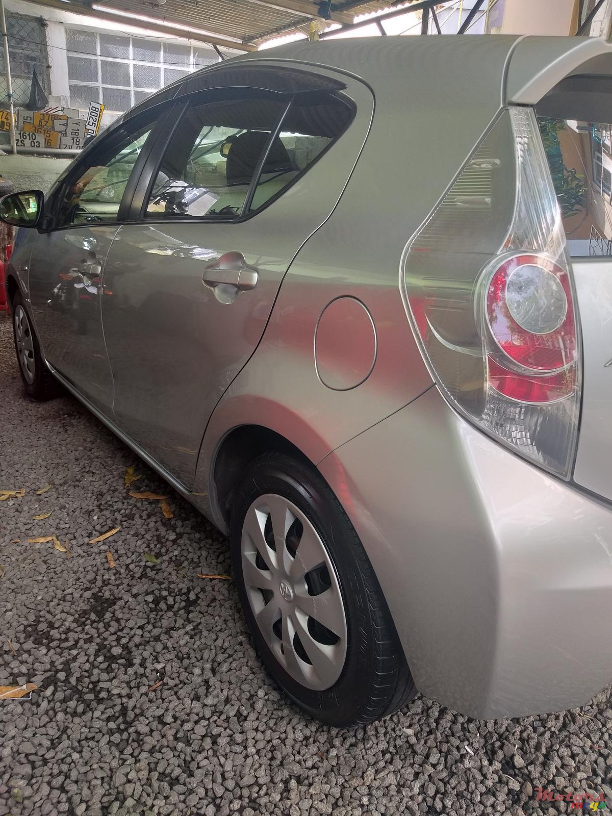 2014' Toyota Aqua photo #3