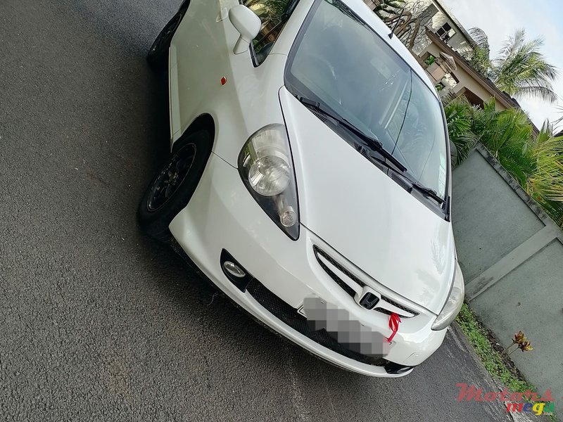 2006' Honda Jazz photo #1