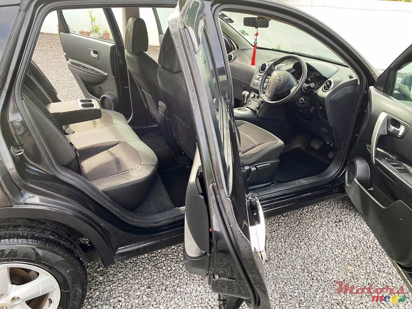 2009' Nissan Qashqai Auto 2.0L photo #4