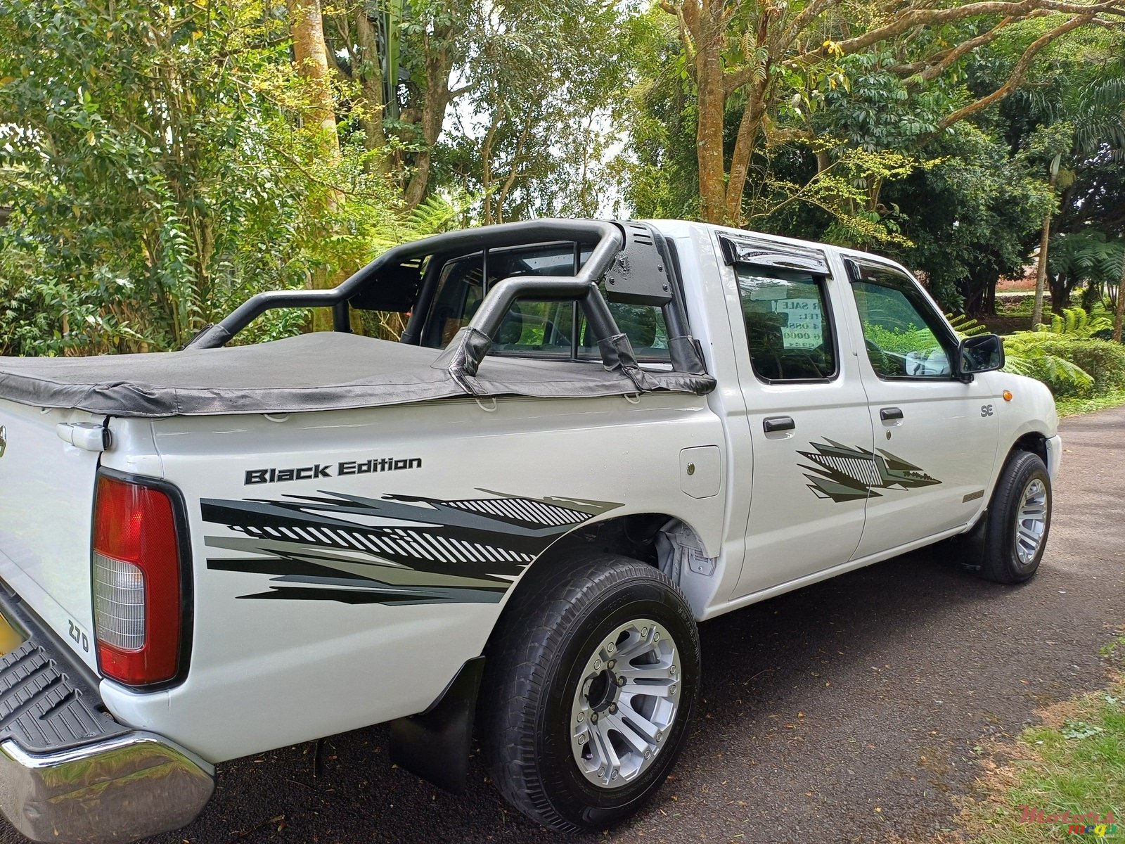 2012' Nissan Hardbody photo #3