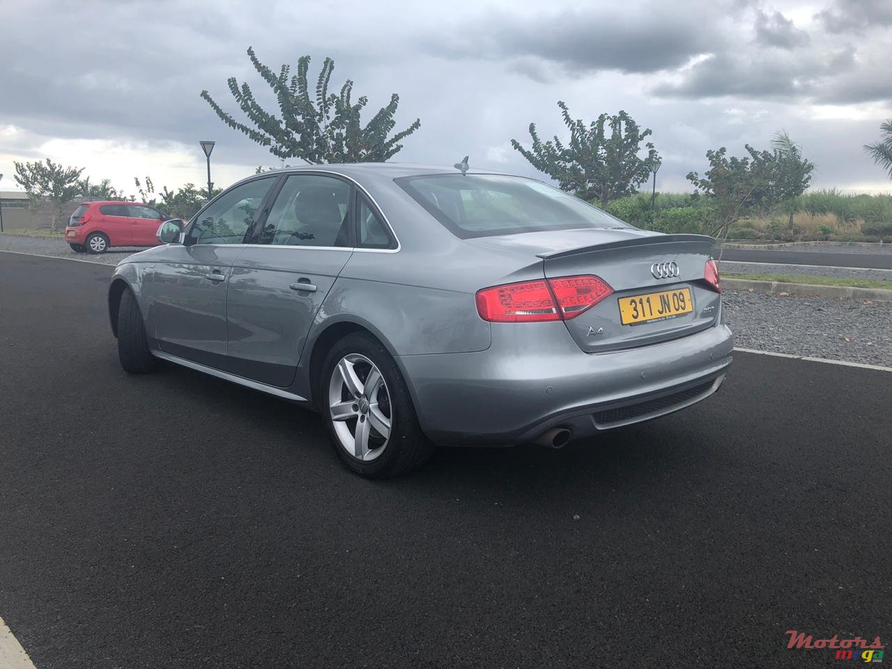 2009' Audi A4 Sedan SportLine photo #3