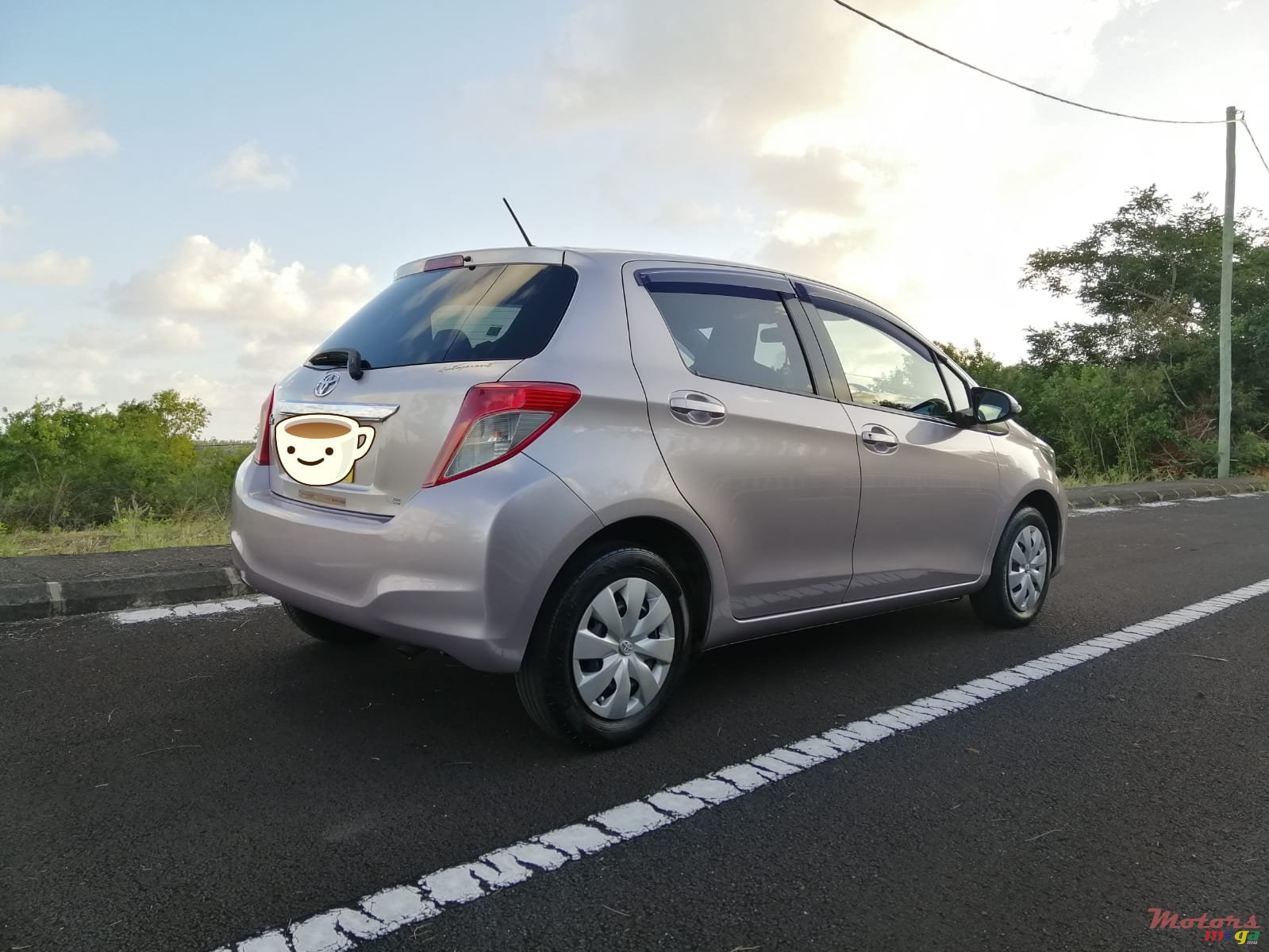 2011' Toyota Vitz photo #4