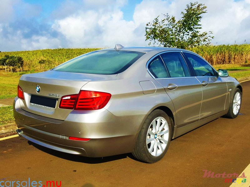 2010' BMW 528 i Luxury Line photo #5