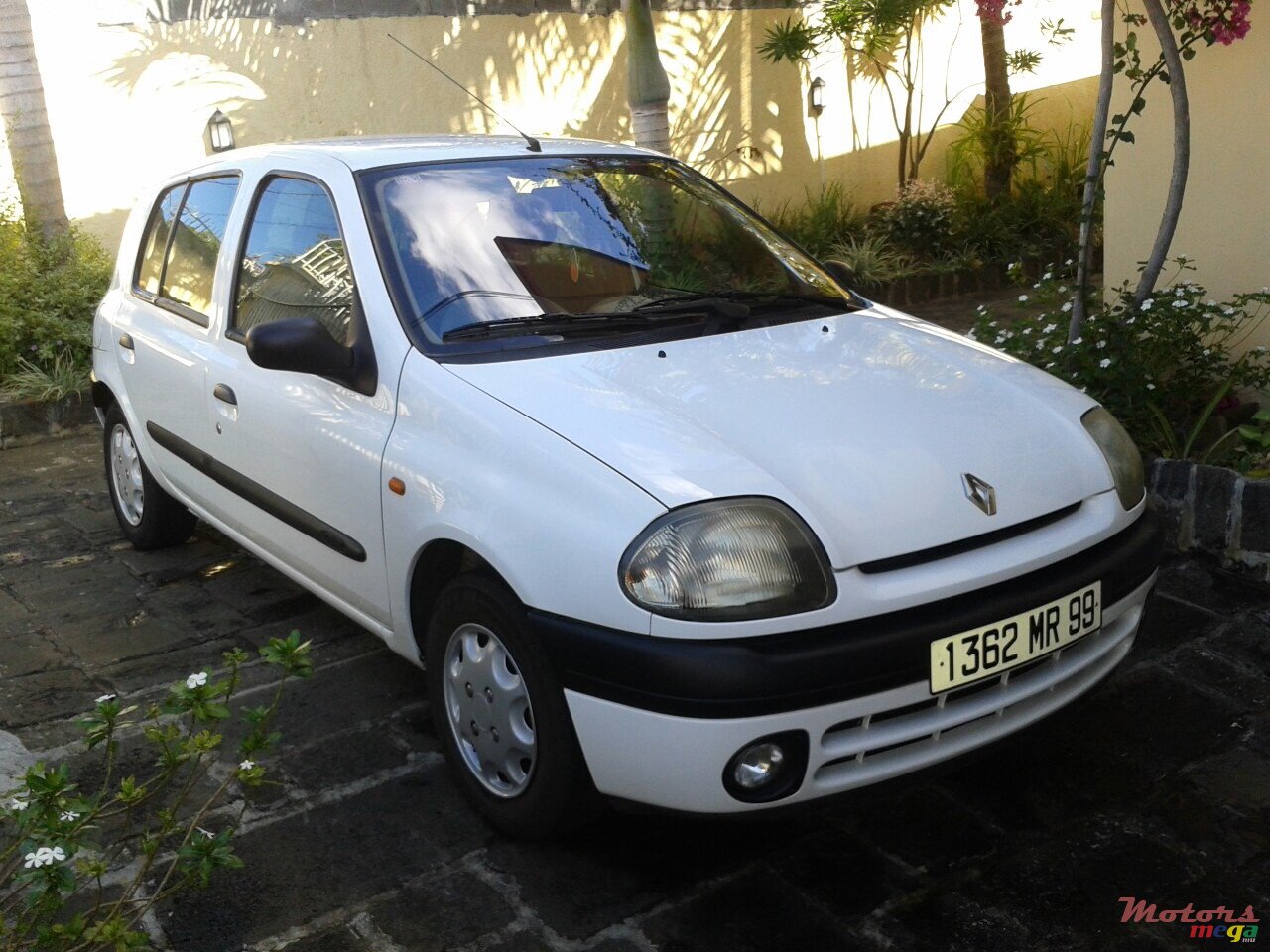 1999' Renault Clio photo #2