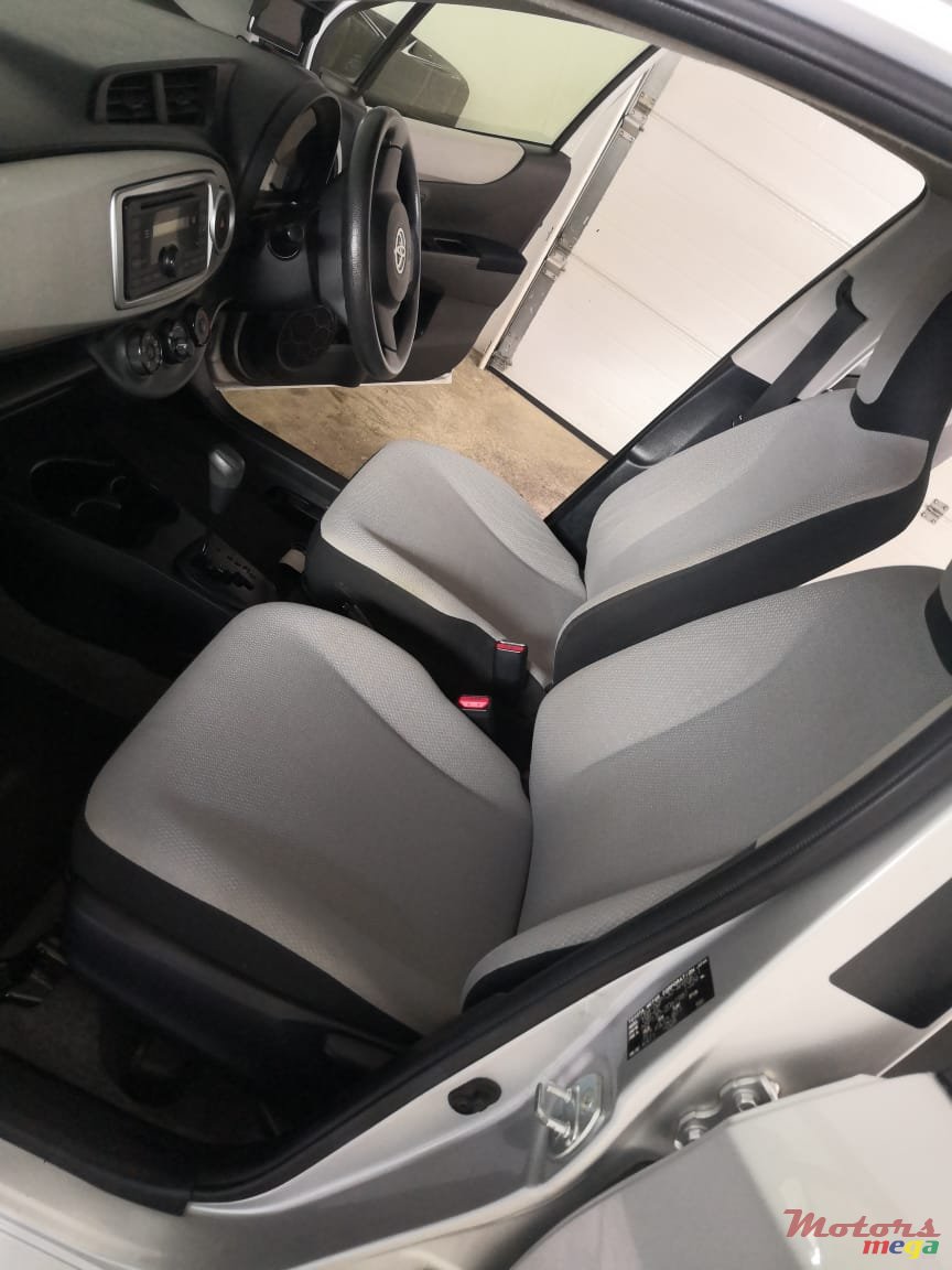 2012' Toyota Vitz 1320cc photo #3