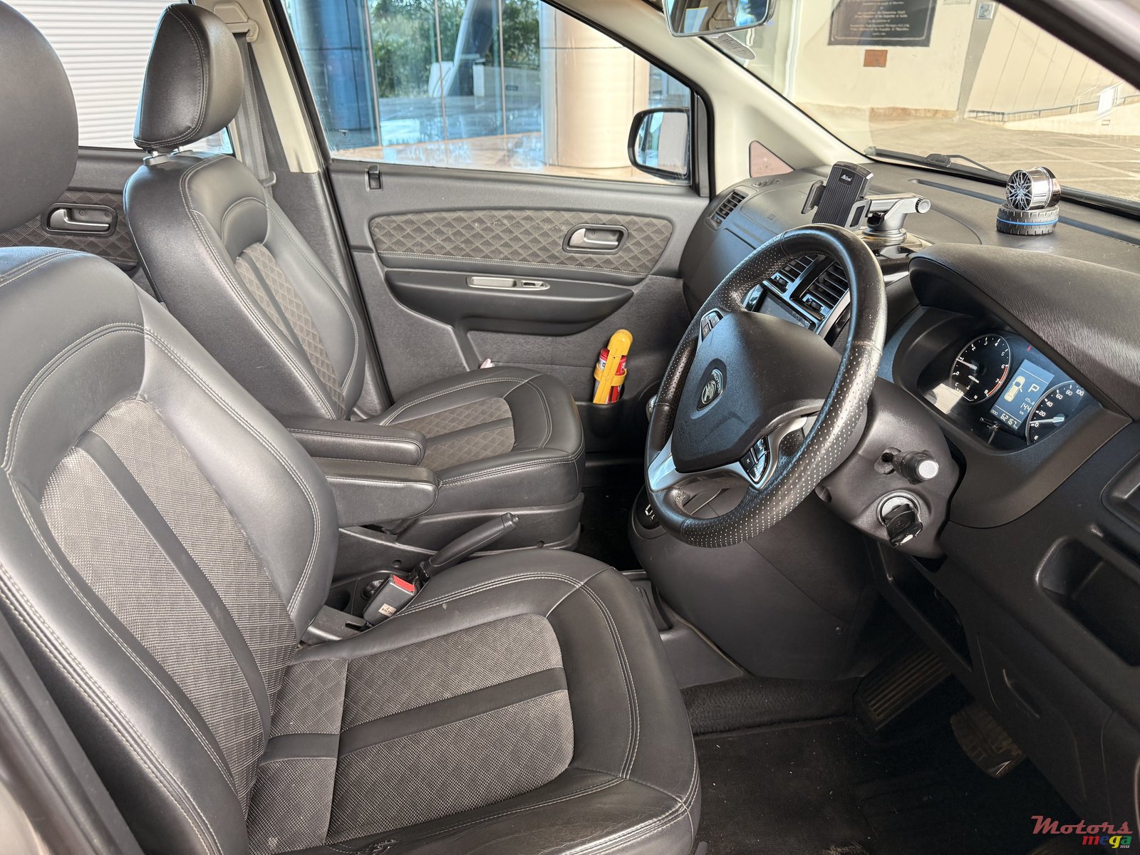 2021' Proton Proton Exora photo #6