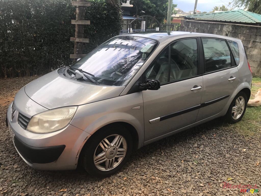 2005' Renault Scenic photo #2