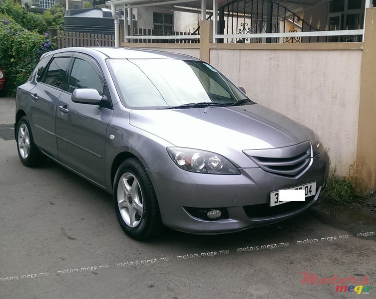 2004' Mazda Axela photo #1