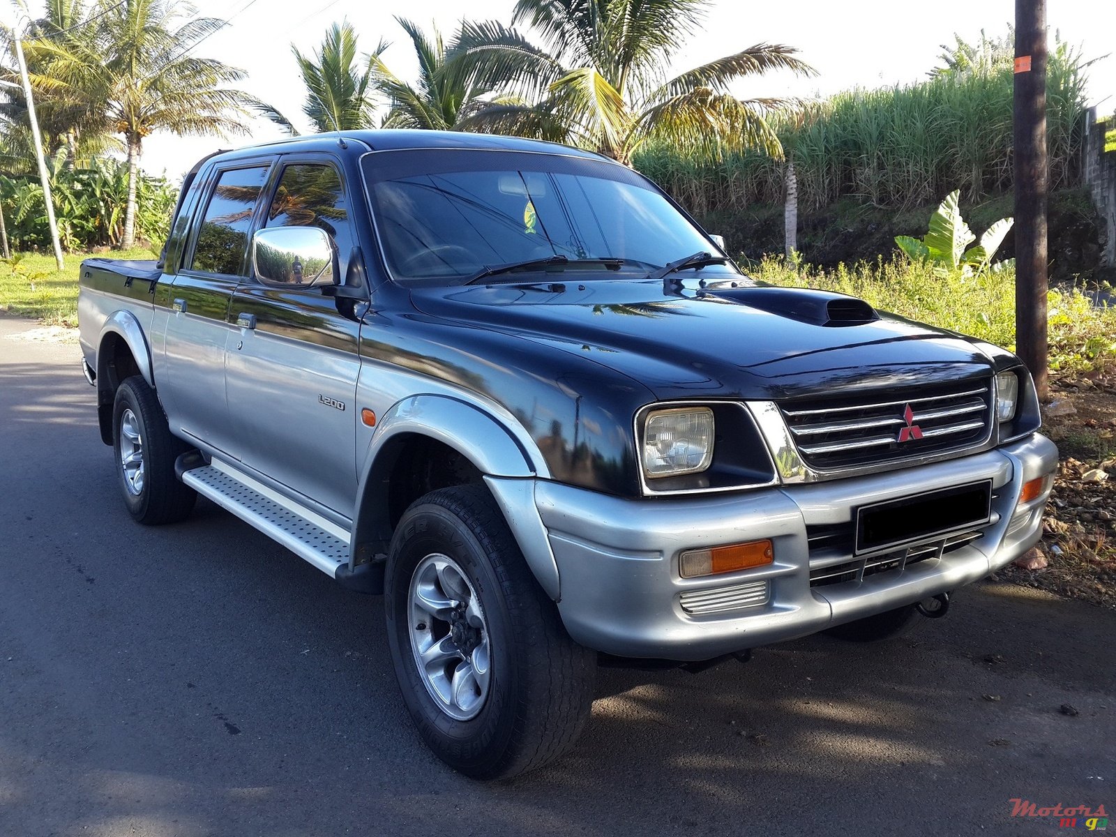 1998' Mitsubishi L200 (4x4) photo #1