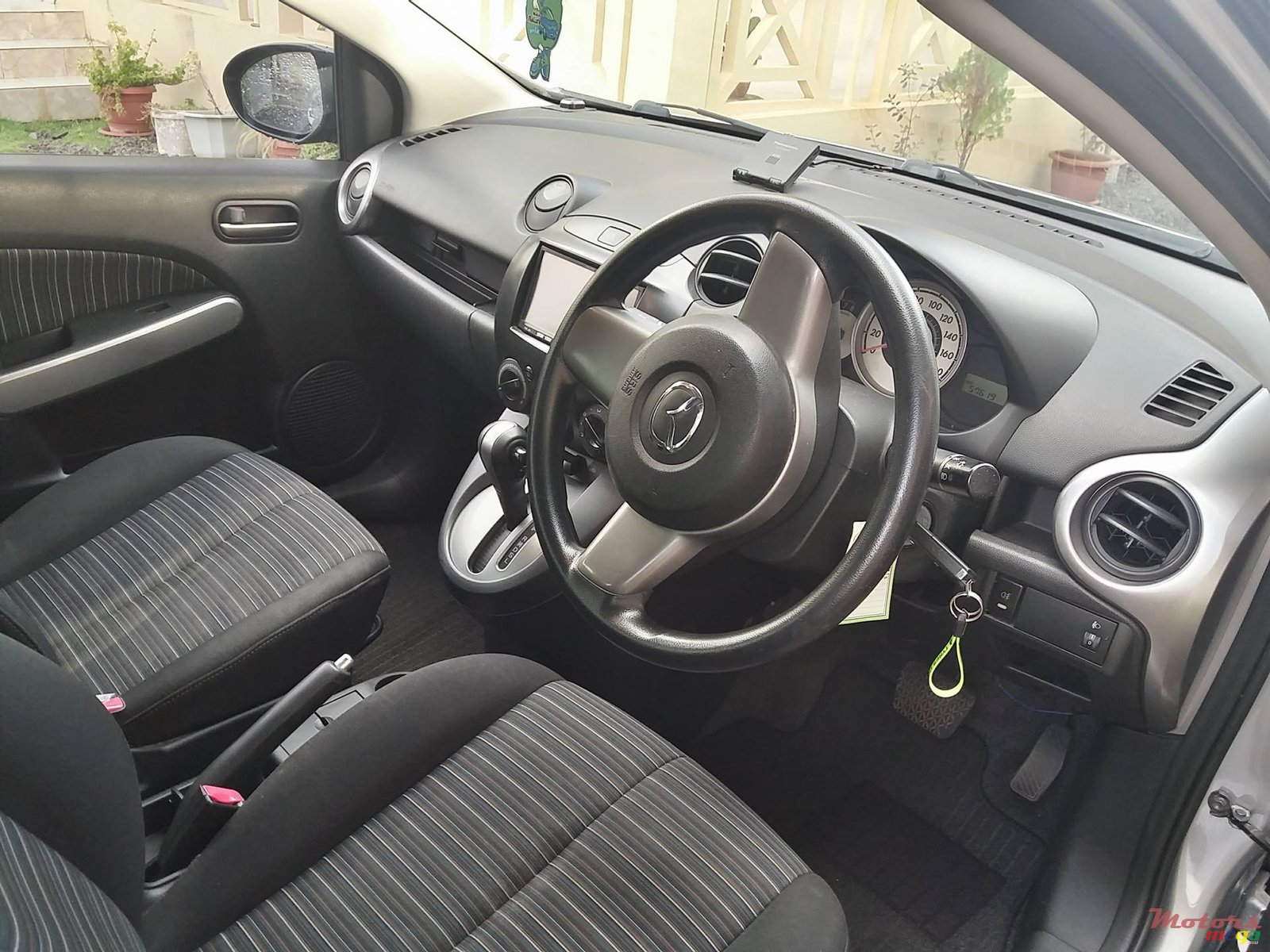 2011' Mazda Demio 2011 photo #1