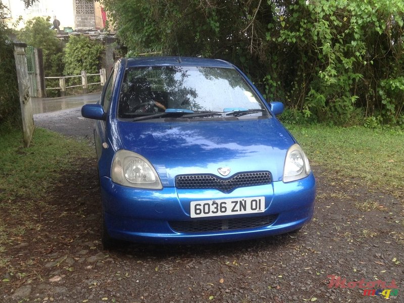 2001' Toyota Vitz photo #1