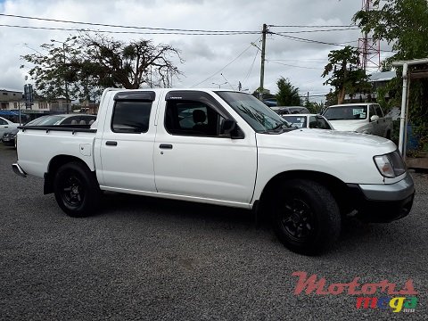 1999' Nissan Navara photo #1