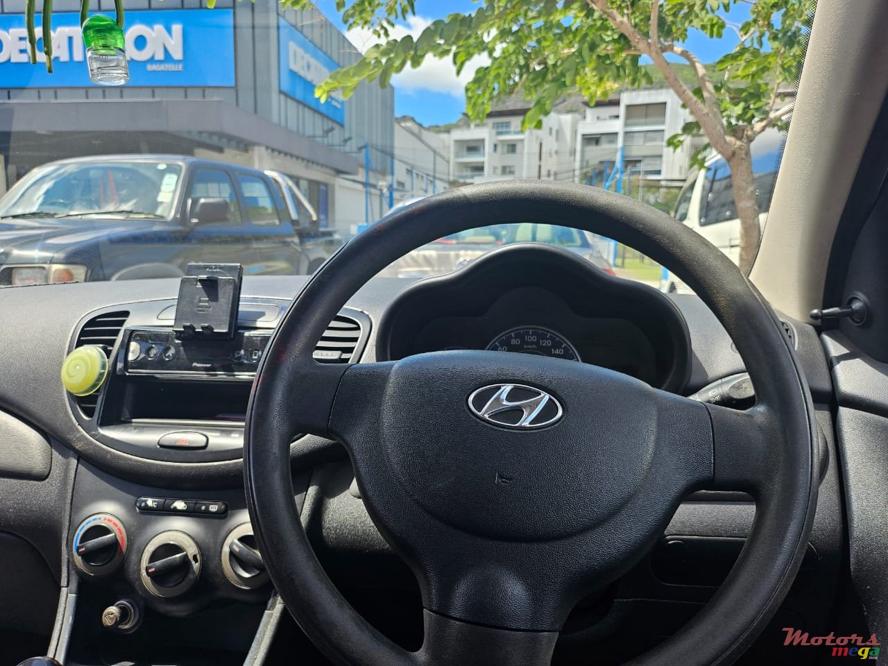 2012' Hyundai i10 photo #5