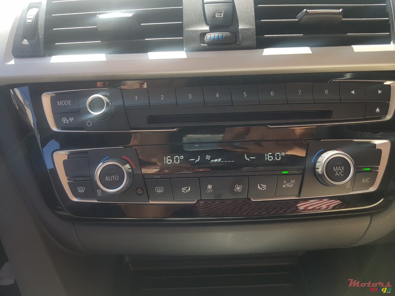 2017' BMW 3 Series 330e photo #5