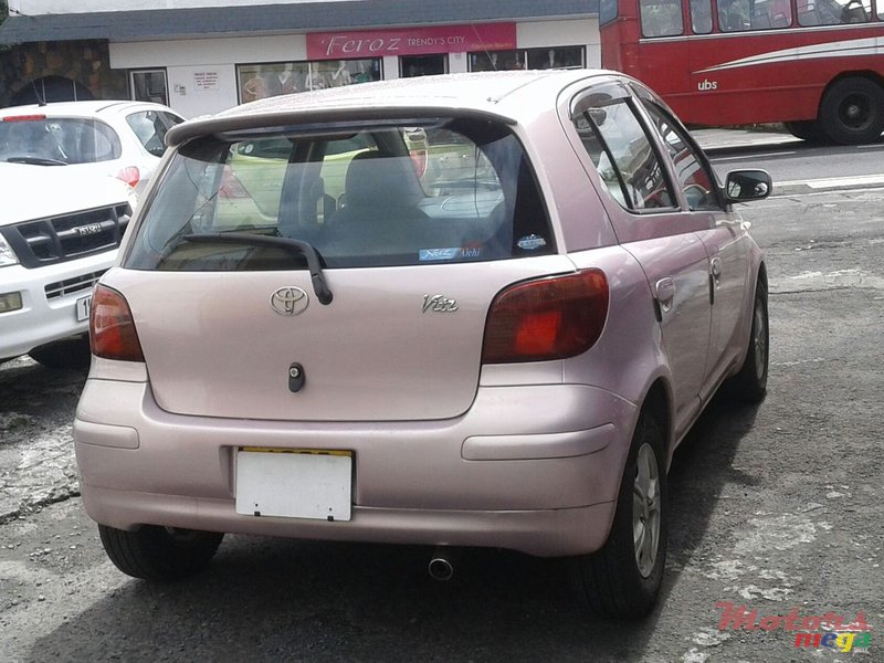 2002' Toyota Vitz photo #3