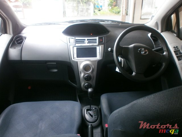 2007' Toyota Vitz photo #4