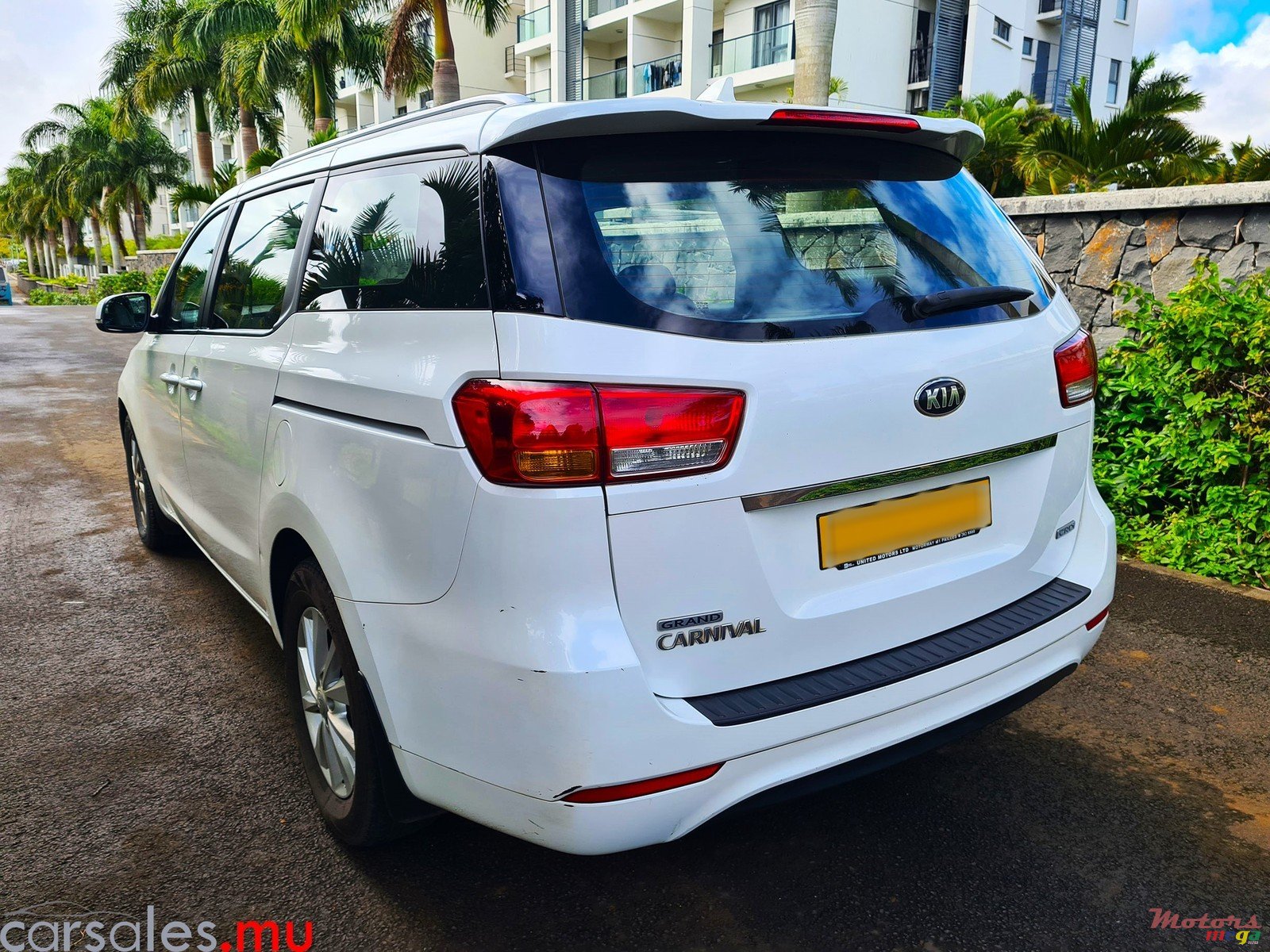 2019' Kia Carnival 11 Seater 2.2 CRDI photo #3
