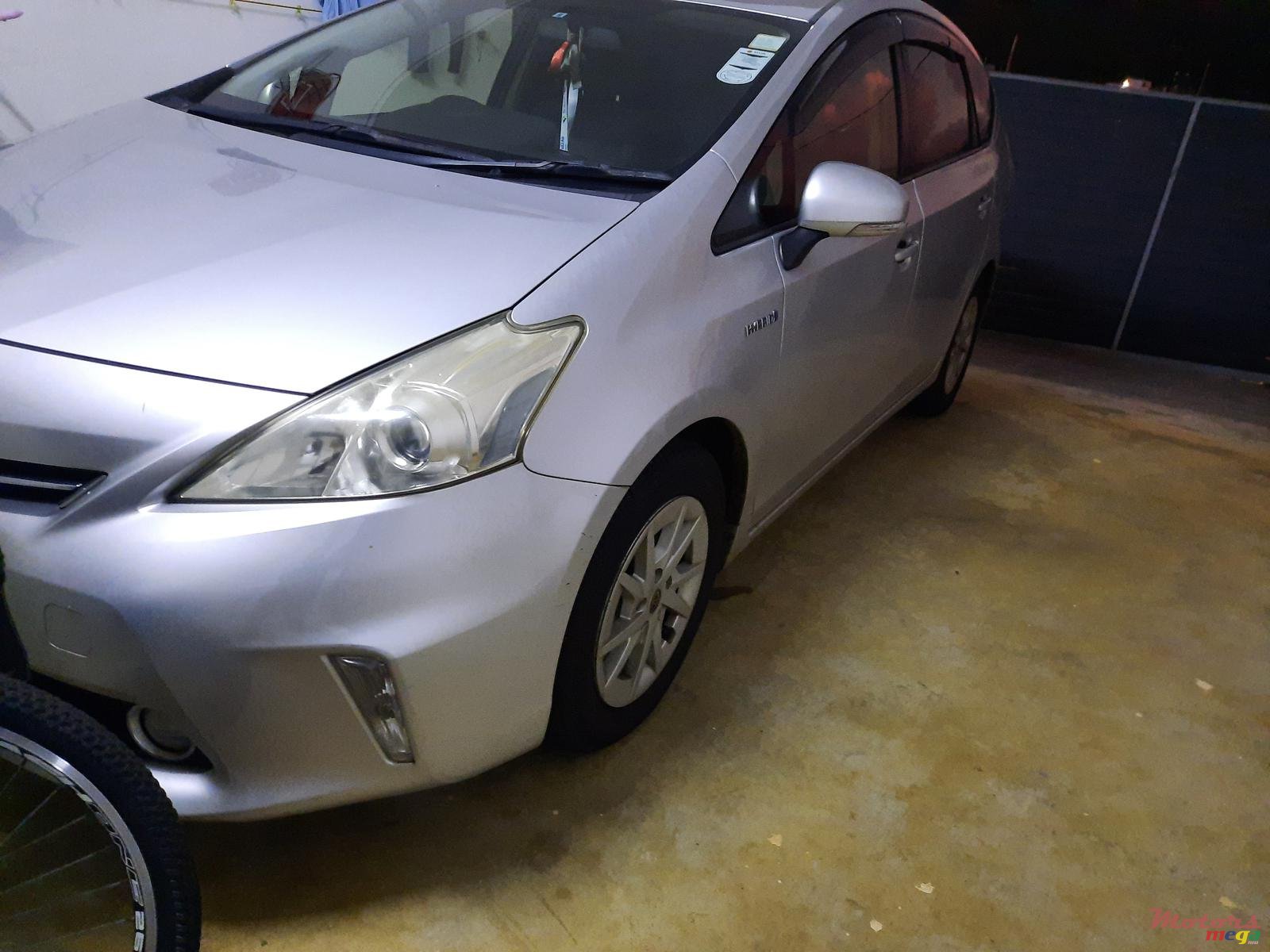 2013' Toyota Prius photo #3