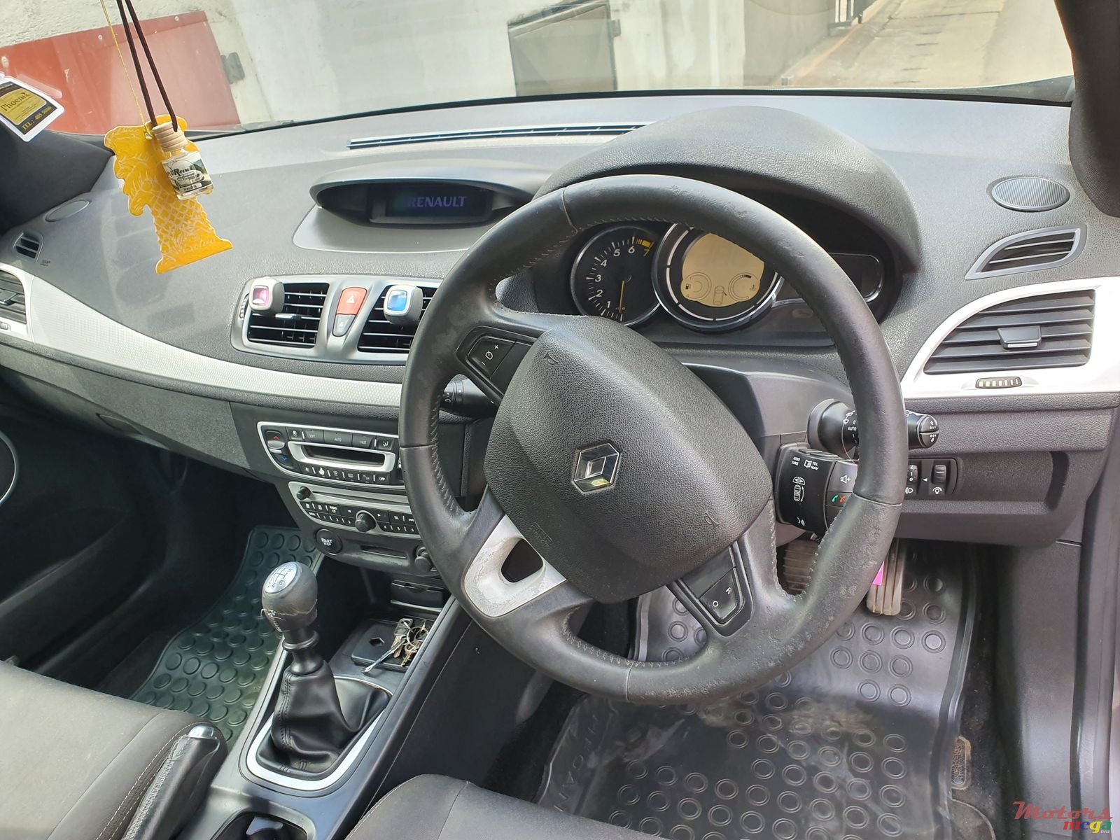 2010' Renault Megane photo #2