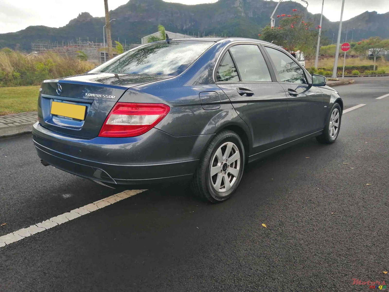 2009' Mercedes-Benz C-Class photo #3