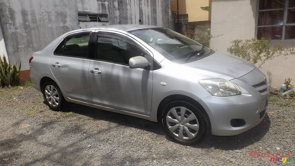 2006' Toyota Belta photo #3