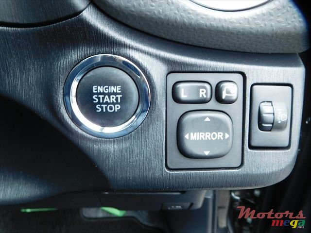 2014' Toyota Vitz photo #3