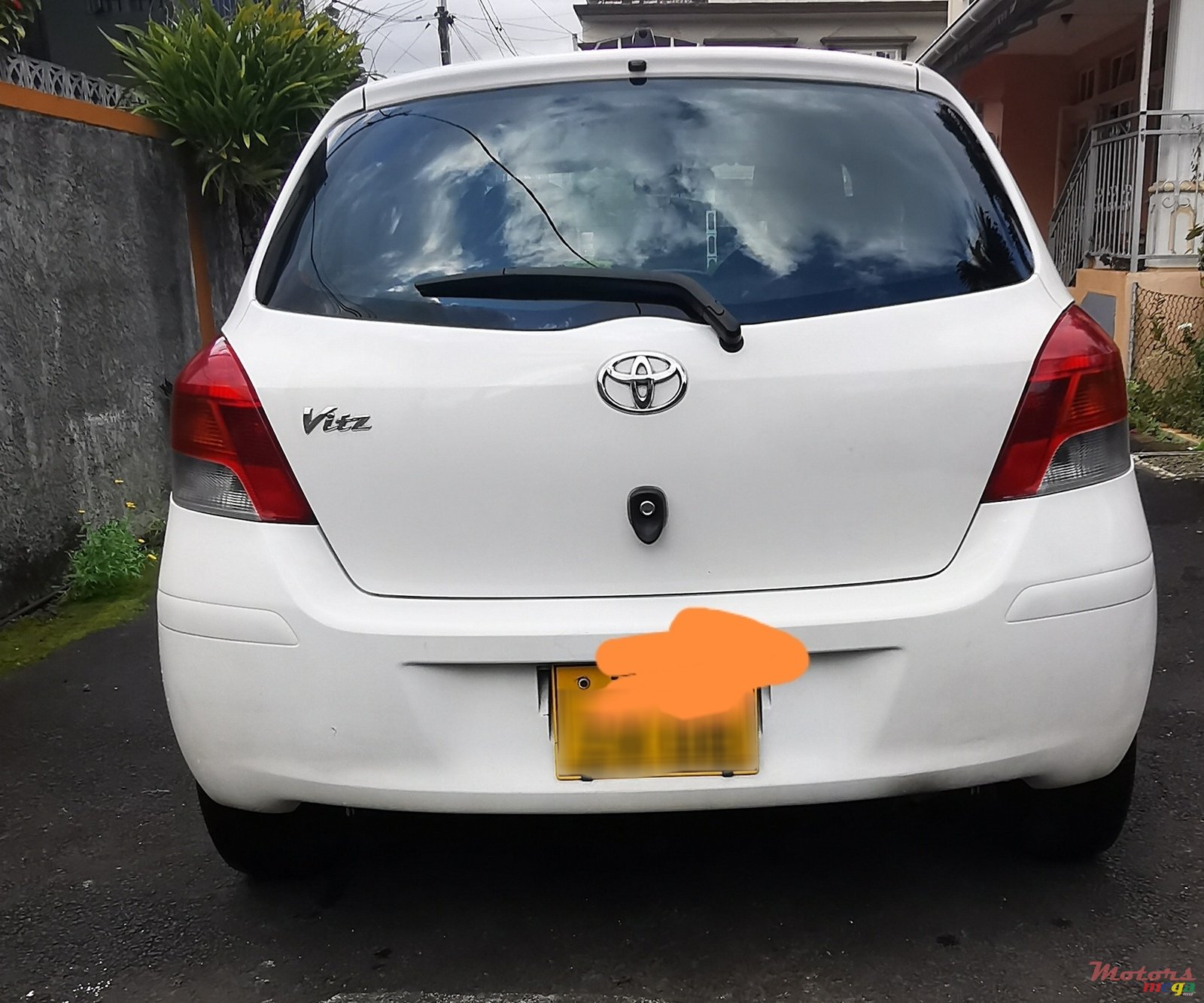 2008' Toyota Vitz photo #2