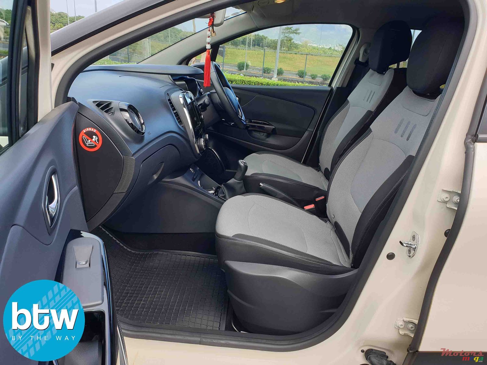 2015' Renault Captur 0.9 Tce photo #3