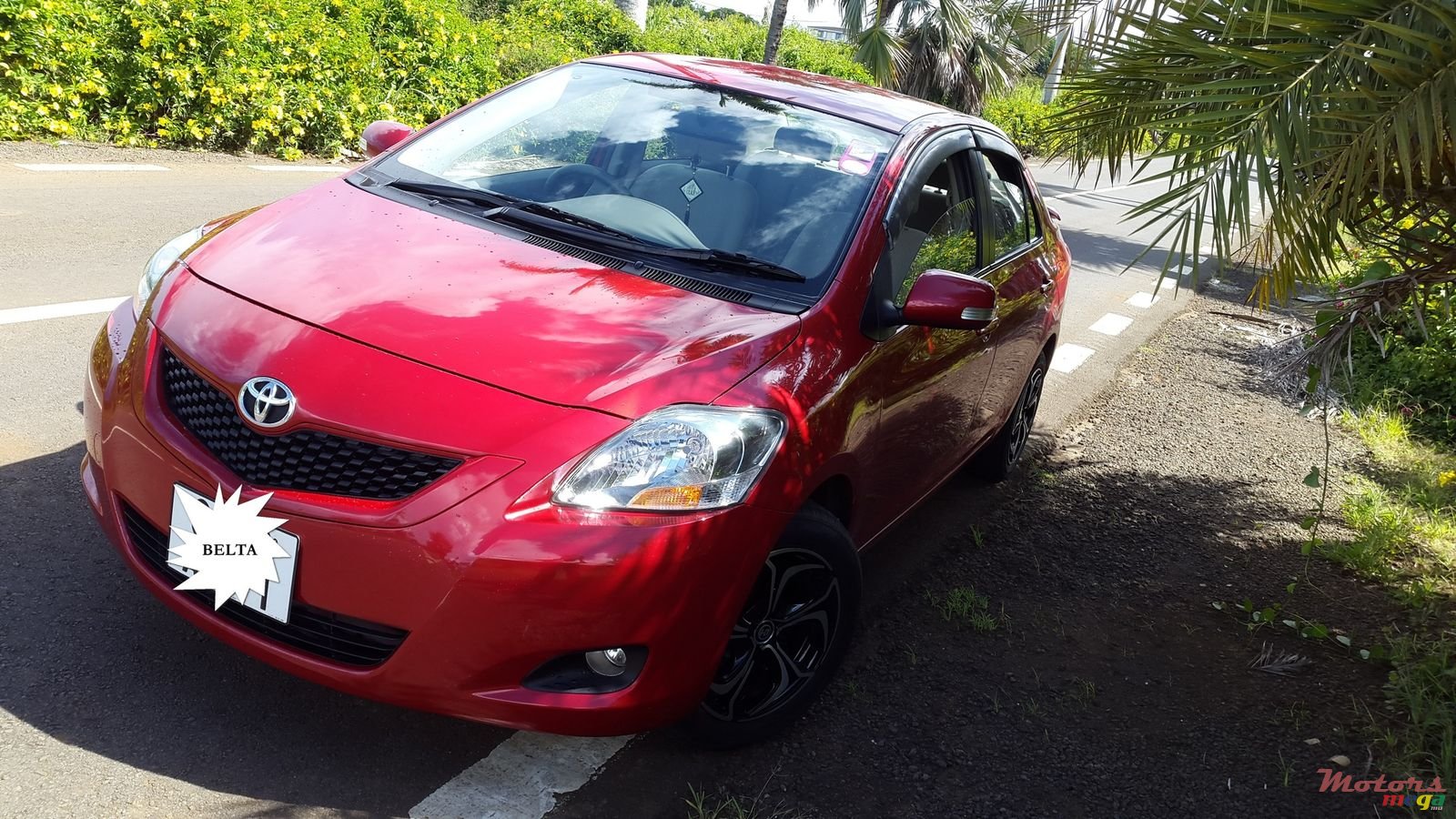 2011' Toyota Yaris Belta photo #1