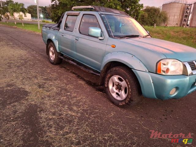 2006' Nissan NP300 photo #2
