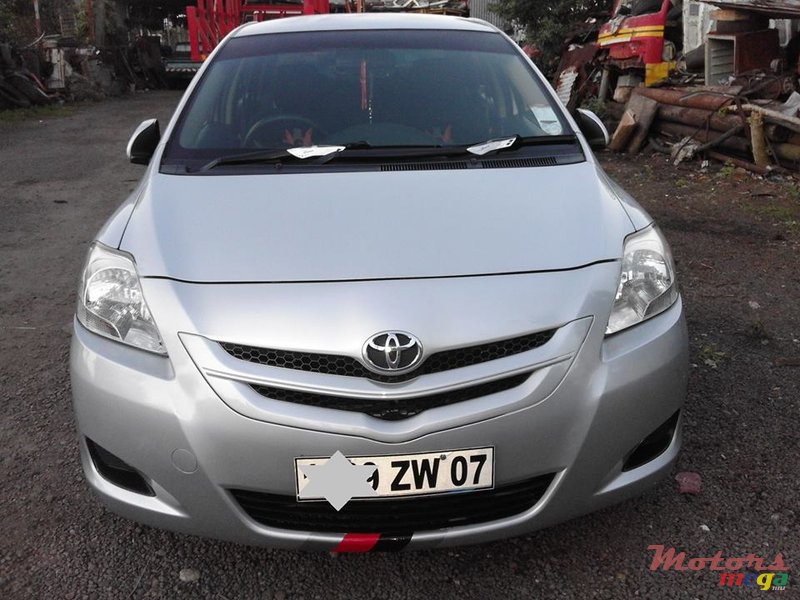 2007' Toyota Belta photo #1