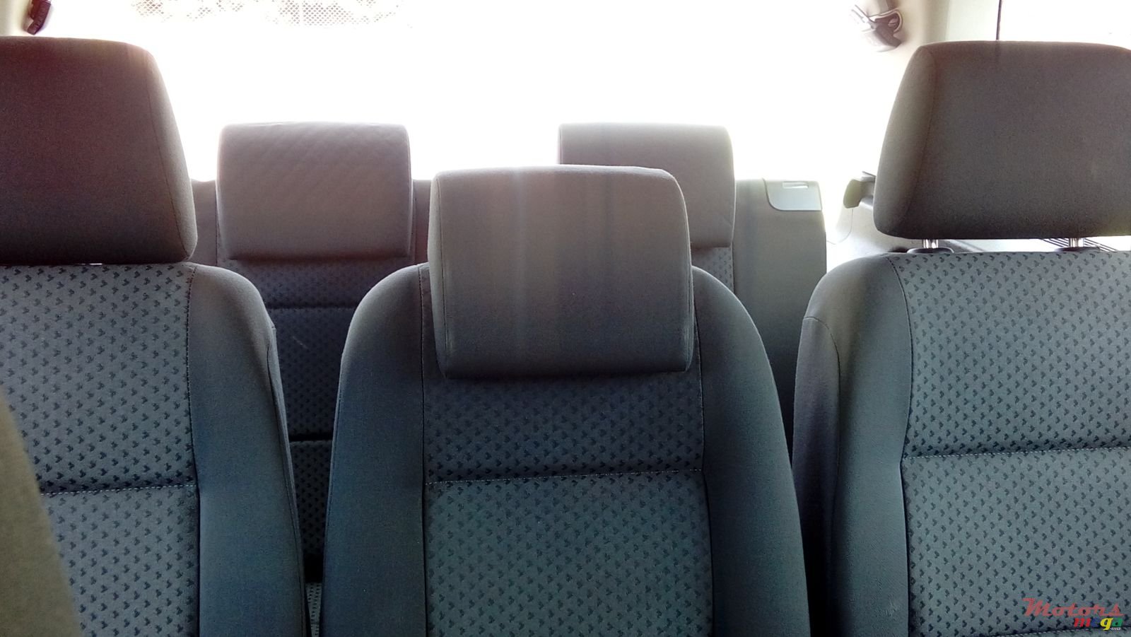 2008' Volkswagen Touran 1598cc photo #2