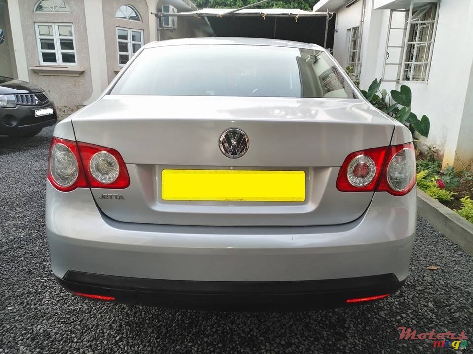 2009' Volkswagen Jetta photo #3