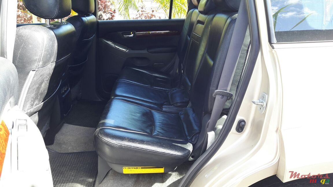 2006' Toyota Land Cruiser Prado photo #4