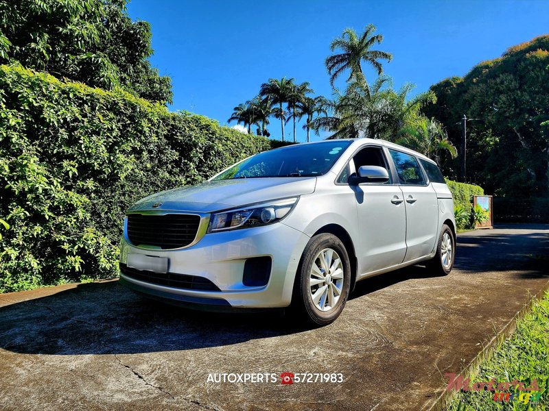 2019' Kia Carnival 12 seater. Private. photo #4