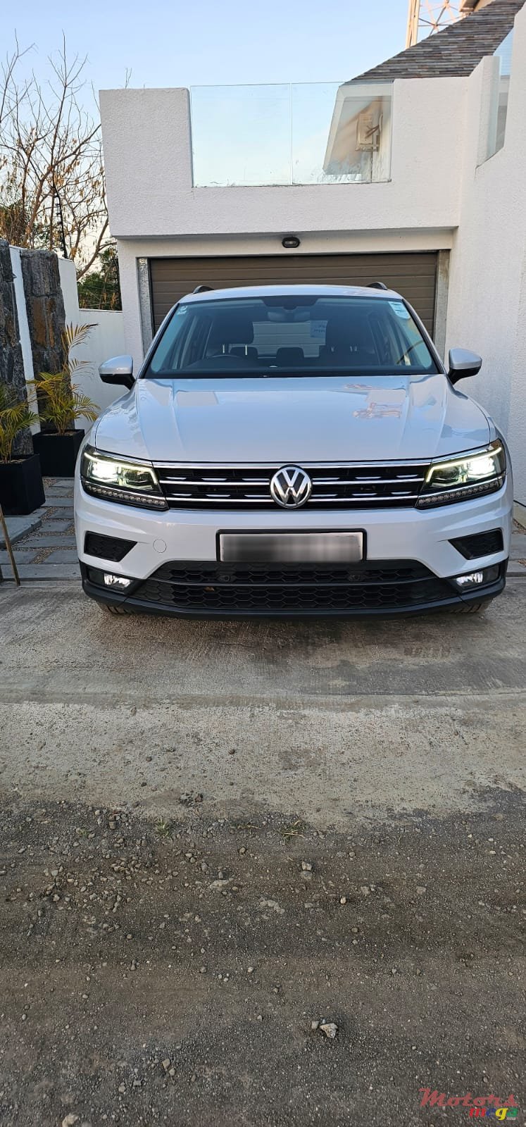 2019' Volkswagen Tiguan photo #1
